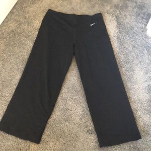Nike cropped dry fit workout leggings